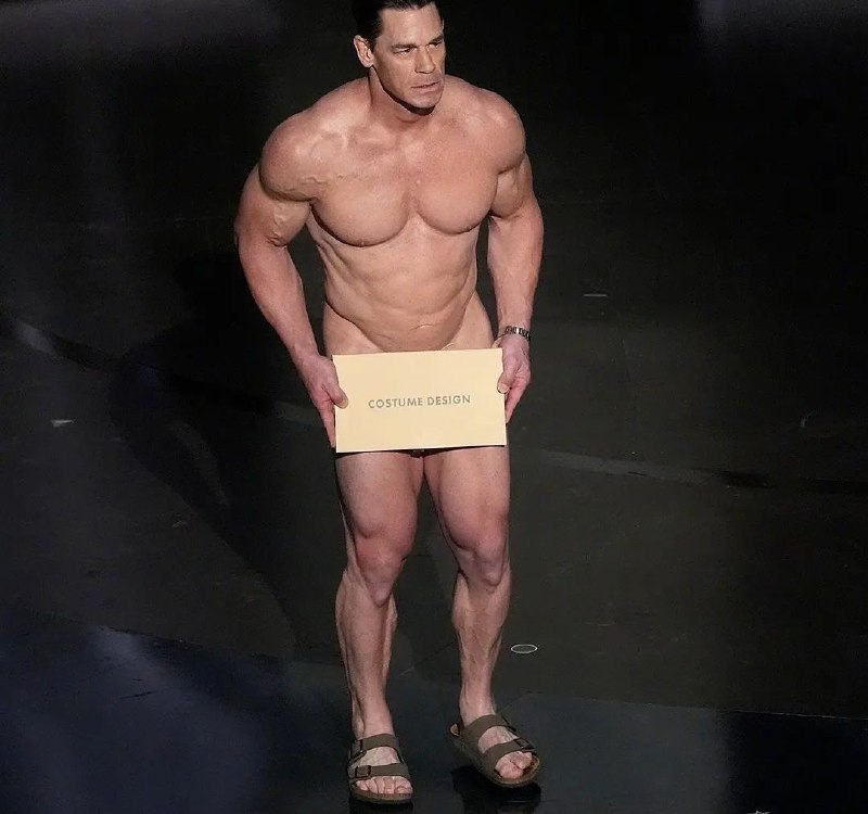 #影讯#第96届奥斯卡 “赵喜娜”约翰·塞纳全裸颁发最佳服装设计奖